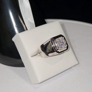 925 Silver squared men's ring with a 3ct moissanite